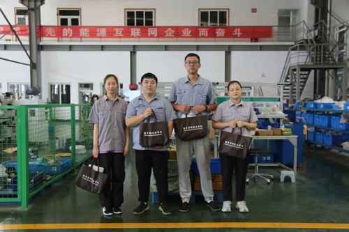 炎夏送清涼，關(guān)懷潤(rùn)人心